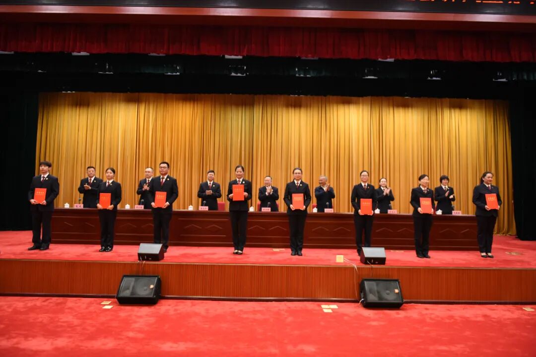 芒市人民检察院杨晓娟荣获“云南省优秀公诉人”称号